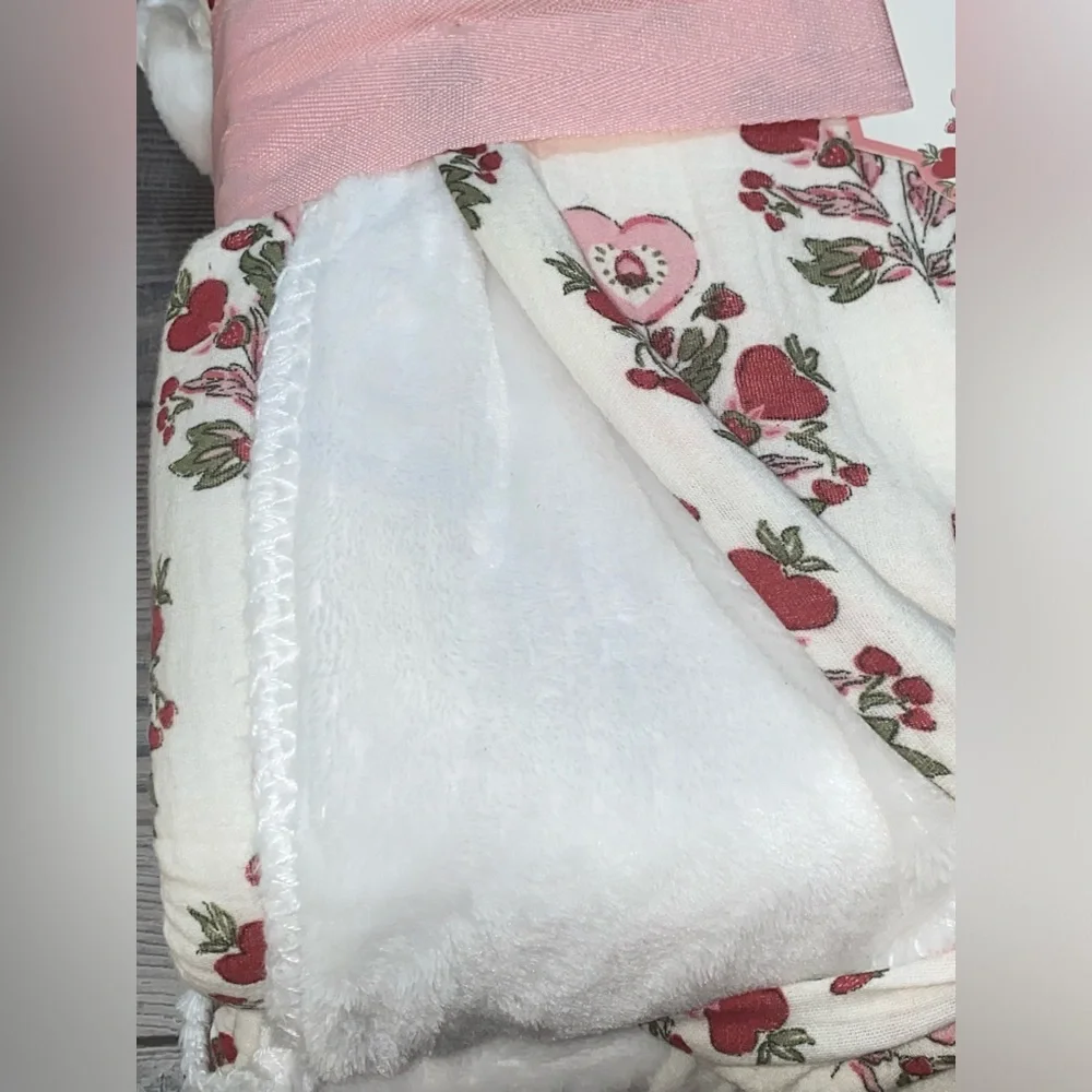 NWT Envogue Reversible Dreamy Gauze Cotton Blanket Soft White Floral Queen Size